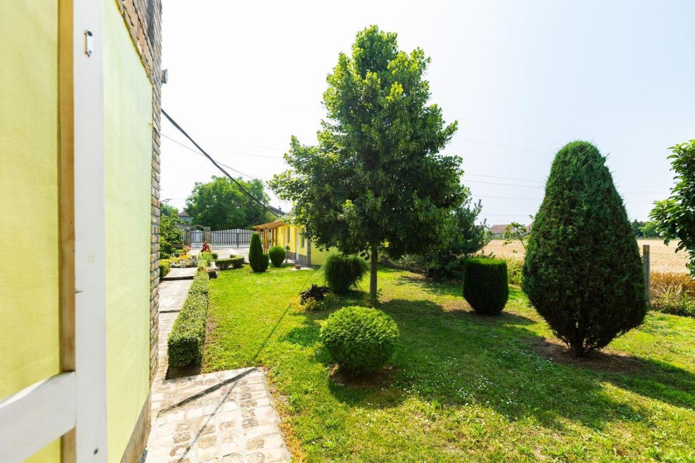 Salas Vujic Bečej Exterior foto