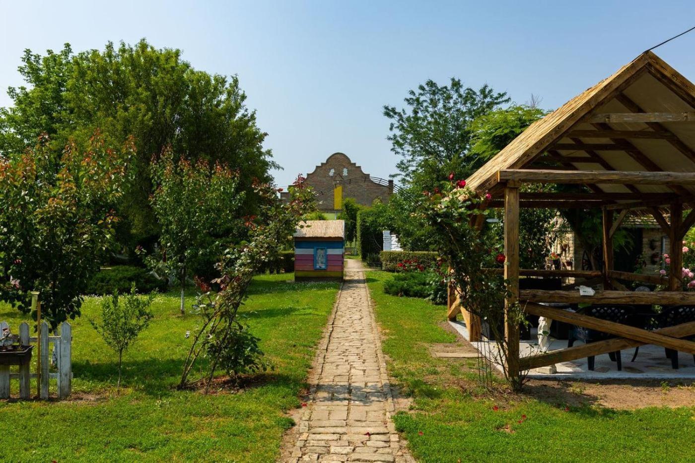 Salas Vujic Bečej Exterior foto