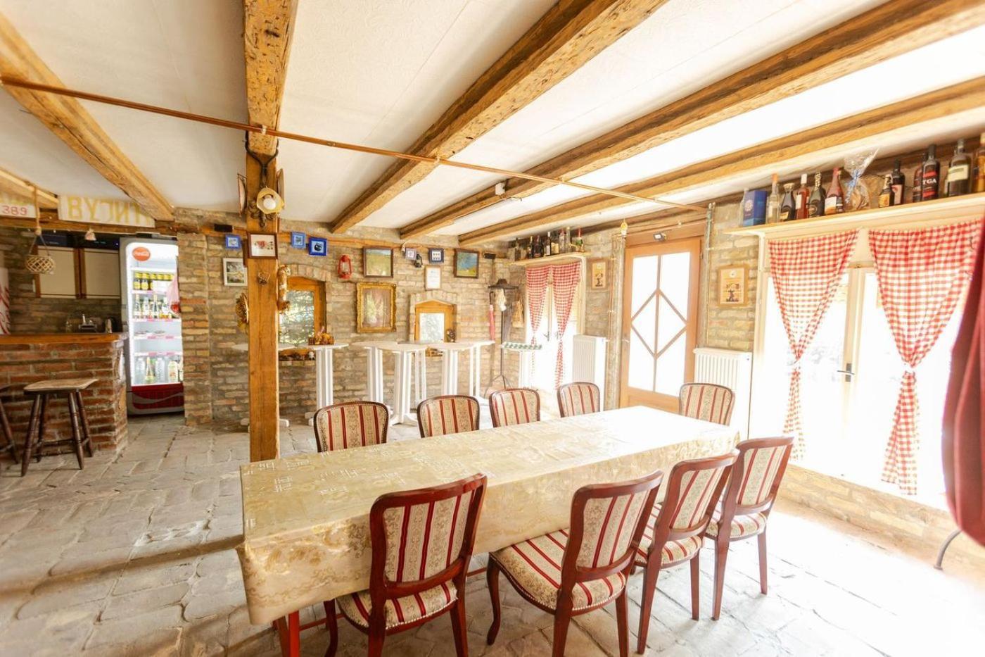 Salas Vujic Bečej Exterior foto