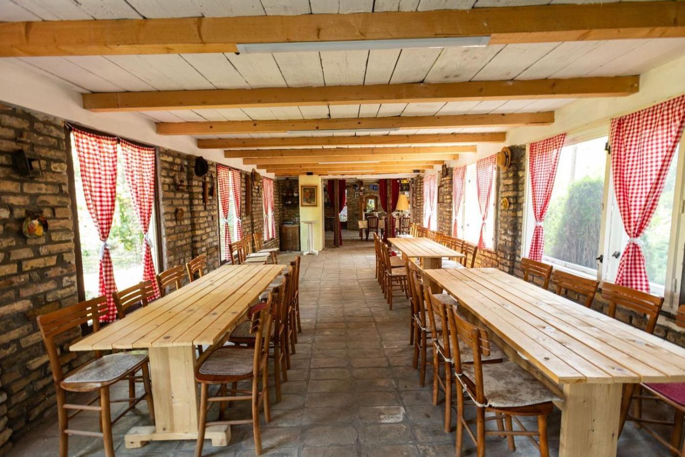 Salas Vujic Bečej Exterior foto