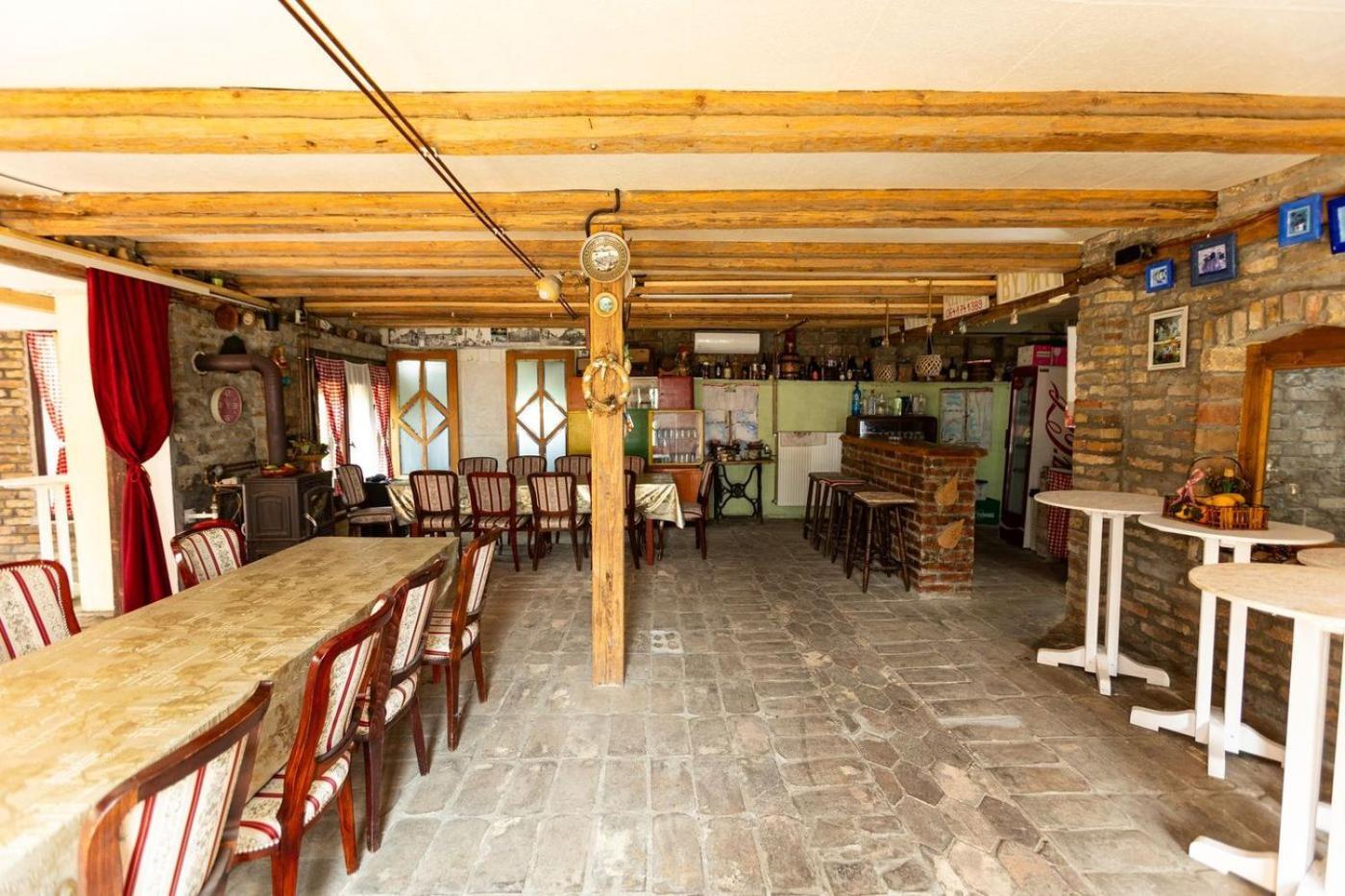 Salas Vujic Bečej Exterior foto