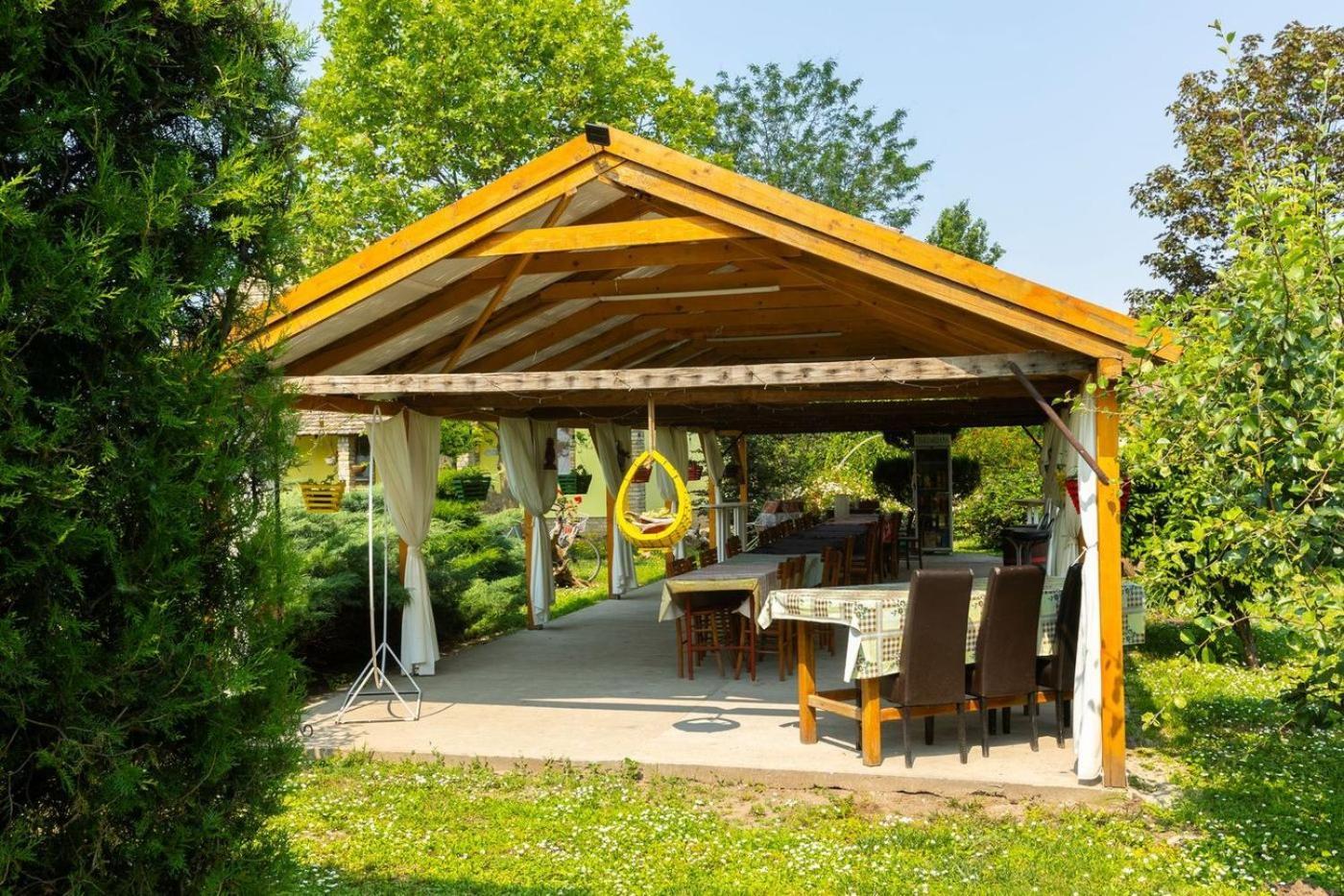 Salas Vujic Bečej Exterior foto