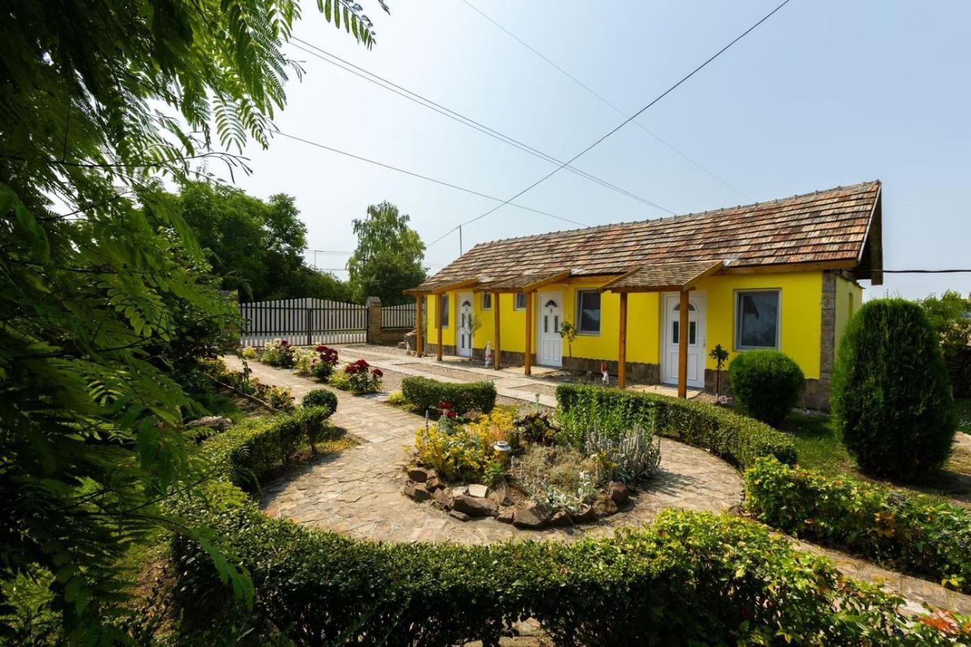 Salas Vujic Bečej Exterior foto