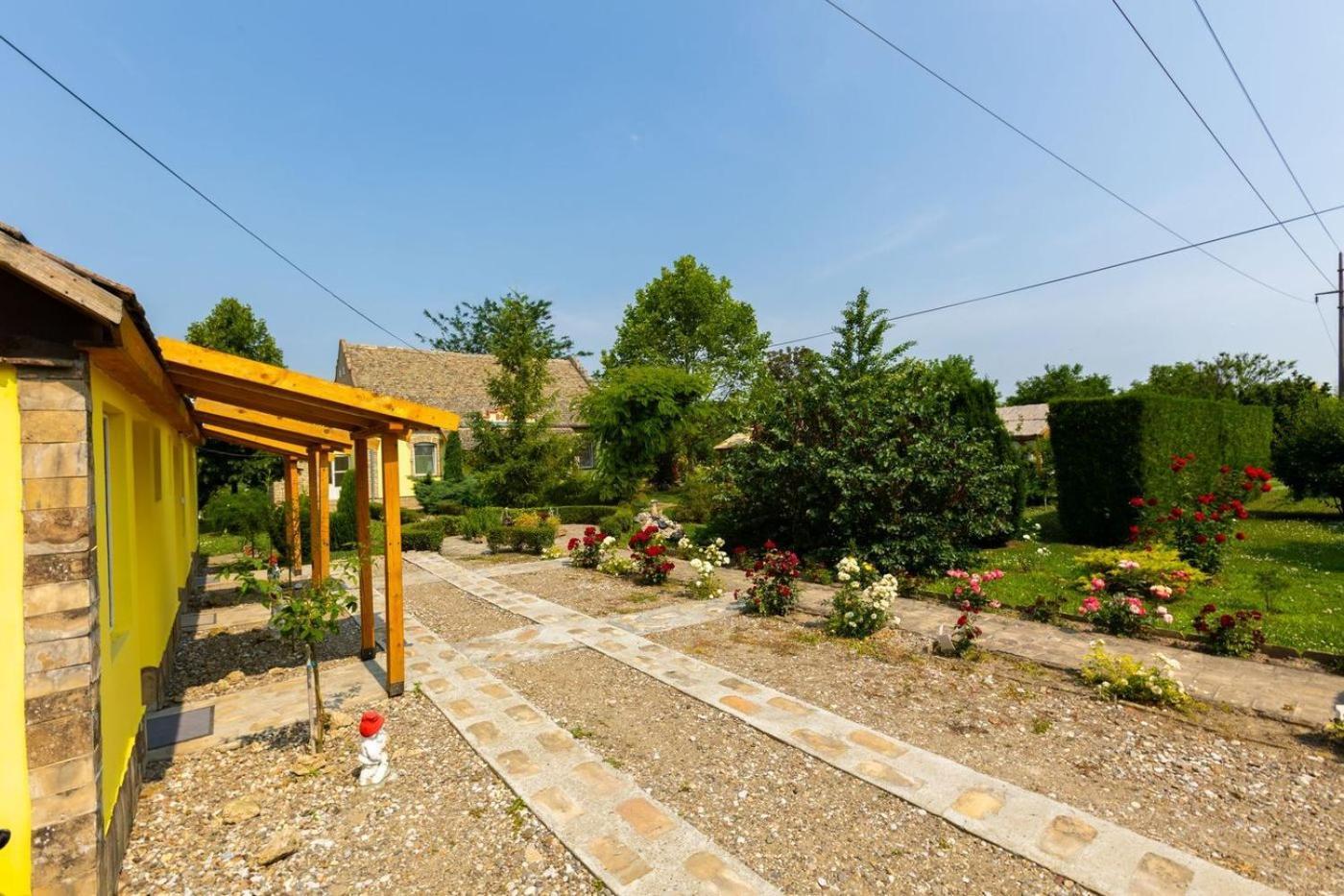 Salas Vujic Bečej Exterior foto