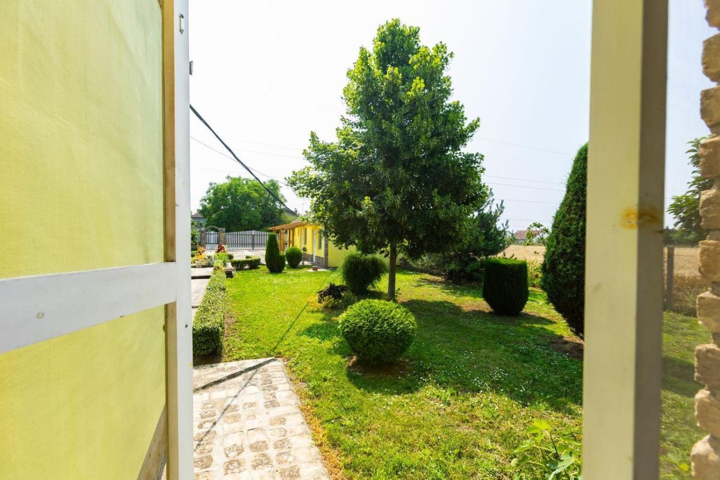 Salas Vujic Bečej Exterior foto