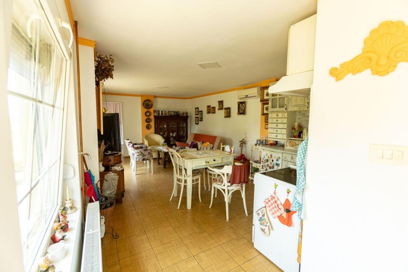 Salas Vujic Bečej Exterior foto